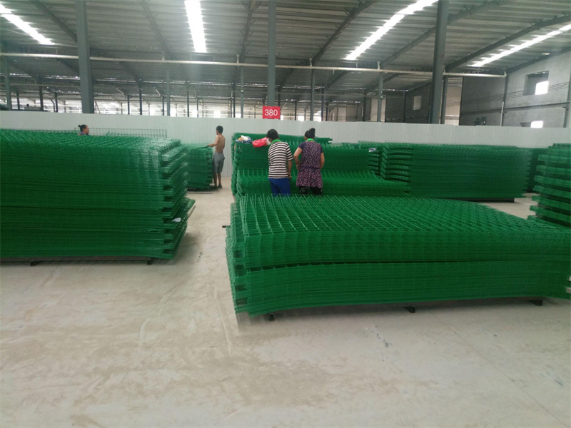 框架护栏网车间